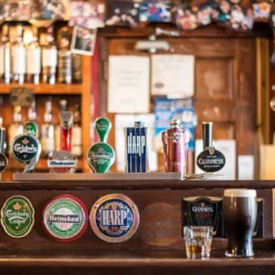 4 X Bruchfeste Gläser Becher Langlebige Wassergläser Aus Stabilem Kunststoff Saft Whisky Glas Partybecher Whiskybecher Trinkbecher In Echter Glasoptik Stapelbar -Smart Kitchen Store 078bef1178879b19976e9e097f68cd27