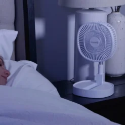 Starlyf® Foldable Fan – Wiederaufladbarer, Kabelloser Und Zusammenklappbarer Ventilator, Akkubetrieb Mit 3 Geschwindigkeiten, 2in1 - Tischventilator Und Standventilator – Aus Der TV Werbung 28 Starlyf® Foldable Fan – Wiederaufladbarer, Kabelloser Und Zusammenklappbarer Ventilator, Akkubetrieb Mit 3 Geschwindigkeiten, 2in1 - Tischventilator Und Standventilator – Aus Der TV Werbung -Smart Kitchen Store 10db69064a2b13b56f114d1b50320a8a