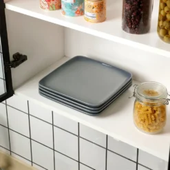 LOVECASA Tafelservice, 4-tlg Set Quadratische Speiseteller Aus Steingut, Flachteller, Frühstücksteller Für 4 Personen, Grau 21 LOVECASA Tafelservice, 4-tlg Set Quadratische Speiseteller Aus Steingut, Flachteller, Frühstücksteller Für 4 Personen, Grau -Smart Kitchen Store 1a8460c68750a18e0fb6dcb4d8ad385e