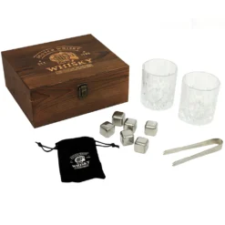 Whisky Geschenk-Set Mit 2 Gläsern, Eiswürfeln Aus Edelstahl, Zange, Samtbeutel In Einer Schönen Holzbox -Smart Kitchen Store 1ab0093b20b8d2628398cc36375a66fb