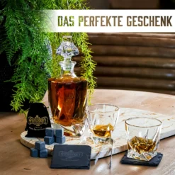 Whisiskey - Whisky Karaffe – Twisted Dekanter Set - Whiskey Karaffe Set - 1000ML - Geschenke Für Männer - Inkl. 8 Whisky Steine, Zange & 2 Whisky Gläser -Smart Kitchen Store 1f8633169e6cef22d3f77ee1bc0799e5