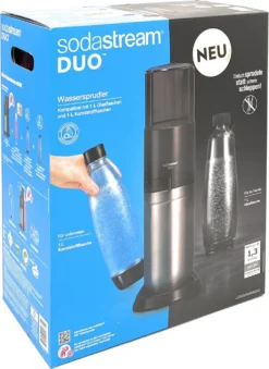SodaStream DuoTitan Trinkwassersprudler, Inkl. 1x 1 Liter Glasflasche, 1x 1 Liter PET, 1 X Quick Connect Zylinder 39 SodaStream DuoTitan Trinkwassersprudler, Inkl. 1x 1 Liter Glasflasche, 1x 1 Liter PET, 1 X Quick Connect Zylinder -Smart Kitchen Store 29bf1b365030de41e13cb780674bfbb6