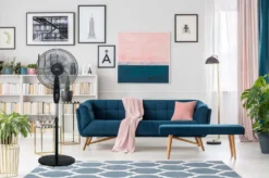 Zilan Standventilator Mit Fernbedienung | LED-Display | 8h Timer | 3 Geschwindigkeitsstufen | Oszilierender Ventilator | Windmaschine | 40 Cm | Oszilierend | 60 Watt -Smart Kitchen Store 3172cafbcaa54c1666d8f28265cbf3e2