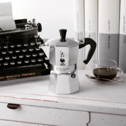 Bialetti Moka Express, Espressokocher 6Tassen + Adapterplatte Induktion 9 Bialetti Moka Express, Espressokocher 6Tassen + Adapterplatte Induktion -Smart Kitchen Store 353fa8040ab65b458b2c36c12de2646e