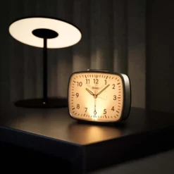 Mebus Funk-Wecker Im Retro-Design / Wecker Stellt Sich Automatisch Auf Sommer Und Winter-Zeit Ein, Designklassiker / Farbe: Silbergrau / Modell: 25362 -Smart Kitchen Store 4a89632b22578979c5f4ee4d874728a8