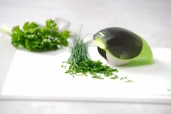 FACKELMANN Kräuterroller Mit Kräuterabstreifer, Schneidroller Mit Scharfen Klingen, Kräuterschneider Aus Hochwertigem Edelstahl/Kunststoff, Hochwertiges Schneidrad (Farbe:Grün/Grau), Menge: 1 Stück 21 FACKELMANN Kräuterroller Mit Kräuterabstreifer, Schneidroller Mit Scharfen Klingen, Kräuterschneider Aus Hochwertigem Edelstahl/Kunststoff, Hochwertiges Schneidrad (Farbe:Grün/Grau), Menge: 1 Stück -Smart Kitchen Store 4c24912061e766baa3a9b1564350b146