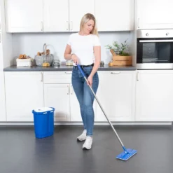 Livington Touchless Mop – Bodenwischer Set Mit Eimer Zum Auswringen Ohne Bücken – Wischmopp Für Einfache Reinigung Und Saubere Hände – 2,7 L Wischeimer 13 Livington Touchless Mop – Bodenwischer Set Mit Eimer Zum Auswringen Ohne Bücken – Wischmopp Für Einfache Reinigung Und Saubere Hände – 2,7 L Wischeimer -Smart Kitchen Store 4e7f6769d267726527893dbbd6c16bde