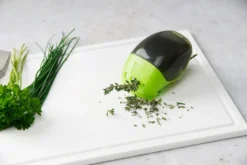 FACKELMANN Kräuterroller Mit Kräuterabstreifer, Schneidroller Mit Scharfen Klingen, Kräuterschneider Aus Hochwertigem Edelstahl/Kunststoff, Hochwertiges Schneidrad (Farbe:Grün/Grau), Menge: 1 Stück 22 FACKELMANN Kräuterroller Mit Kräuterabstreifer, Schneidroller Mit Scharfen Klingen, Kräuterschneider Aus Hochwertigem Edelstahl/Kunststoff, Hochwertiges Schneidrad (Farbe:Grün/Grau), Menge: 1 Stück -Smart Kitchen Store 544b260056d25675d47409535b23b046