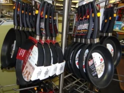 AMT Gastroguss I-528 Bratpfanne, 28 Cm Max. Durchmesser, Gusseisen/Gussaluminium, Induktionsherd-geeignet, Antihaftbeschichtung -Smart Kitchen Store 675935a6bc0676d85790b57572748133