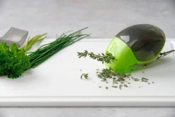 FACKELMANN Kräuterroller Mit Kräuterabstreifer, Schneidroller Mit Scharfen Klingen, Kräuterschneider Aus Hochwertigem Edelstahl/Kunststoff, Hochwertiges Schneidrad (Farbe:Grün/Grau), Menge: 1 Stück 17 FACKELMANN Kräuterroller Mit Kräuterabstreifer, Schneidroller Mit Scharfen Klingen, Kräuterschneider Aus Hochwertigem Edelstahl/Kunststoff, Hochwertiges Schneidrad (Farbe:Grün/Grau), Menge: 1 Stück -Smart Kitchen Store 79851b4ca82de3efc263782ba6bd37f8