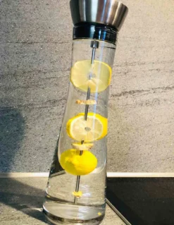 Flirt By R & B Glaskaraffe LENO Mit Fruchtspieß 1,3 Liter -Smart Kitchen Store 7c5eecb9ae58265560d1d69ae86dd732