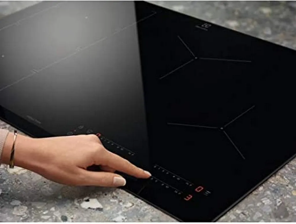 ELECTROLUX EIS824 SenseBoil - Induktionskochfeld - 4 Brenner - 7350W - L78 X T52cm - Schwarz 10 ELECTROLUX EIS824 SenseBoil - Induktionskochfeld - 4 Brenner - 7350W - L78 X T52cm - Schwarz – Bild 8