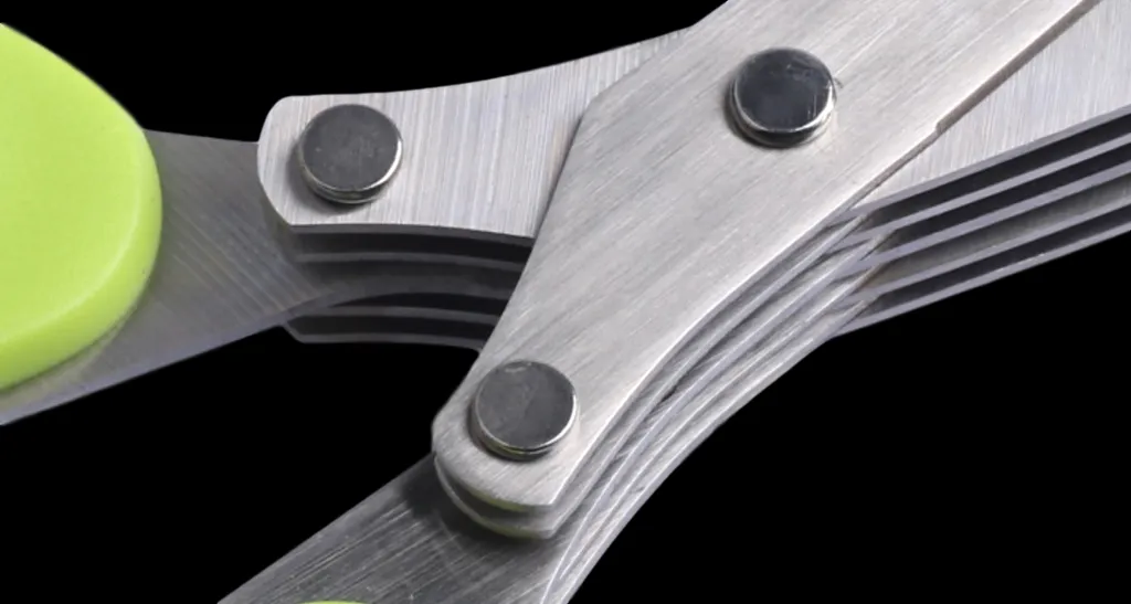 2er Set - 5 Klingen Kräuterschere Küche Aus Edelstahl | Mehrzweckschere Mit Reinigungsbürste | Universal Küchenschere Mit 5 Edelstahlklingen | Kräuterschneider | Gemüseschere Schnittlauchschere - Grün 8 2er Set - 5 Klingen Kräuterschere Küche Aus Edelstahl | Mehrzweckschere Mit Reinigungsbürste | Universal Küchenschere Mit 5 Edelstahlklingen | Kräuterschneider | Gemüseschere Schnittlauchschere - Grün – Bild 6