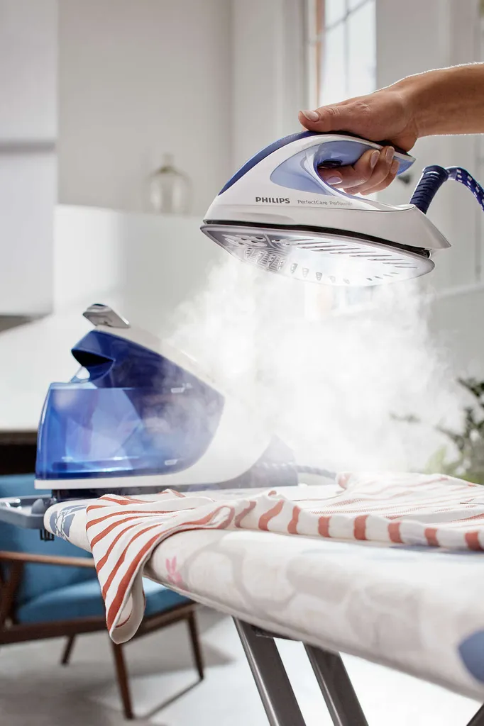 Philips PerfectCare Performer Dampfbügelstation, Keramikbügelsohle, 120 G/min, 6.5 Bar, 2600 W, Violett (GC8752/30) 7 Philips PerfectCare Performer Dampfbügelstation, Keramikbügelsohle, 120 G/min, 6.5 Bar, 2600 W, Violett (GC8752/30) – Bild 5