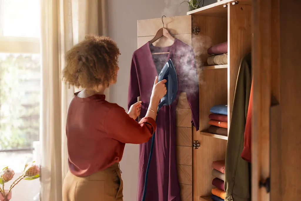 Philips PerfectCare Bügelstation, Keramikbügelsohle, 120 G/min Konstanter. Dampf, 8.0 Bar, 2100 W, Blau (PSG7130/20) 9 Philips PerfectCare Bügelstation, Keramikbügelsohle, 120 G/min Konstanter. Dampf, 8.0 Bar, 2100 W, Blau (PSG7130/20) – Bild 7