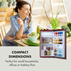 Klarstein Yummy Kühlschrank , 90 Liter Fassungsvermögen , Gefrierfach: 8 Liter , Kühlschrank: 82 Liter , Verchromte Verblendung , , Kühlmittel: R600a , 41dB , 3 X Gitterboden , Halb Automatische Abtau-Funktion , Inkl. Tropfschale , Rot -Smart Kitchen Store dd03957a8cc68044913f1857fc5aeb58