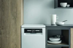 Whirlpool Bauknecht BSFO 3O23 PF Geschirrspüler 45 Cm - Weiß -Smart Kitchen Store ddd987f00b3cf3253c1c6eebbba28250